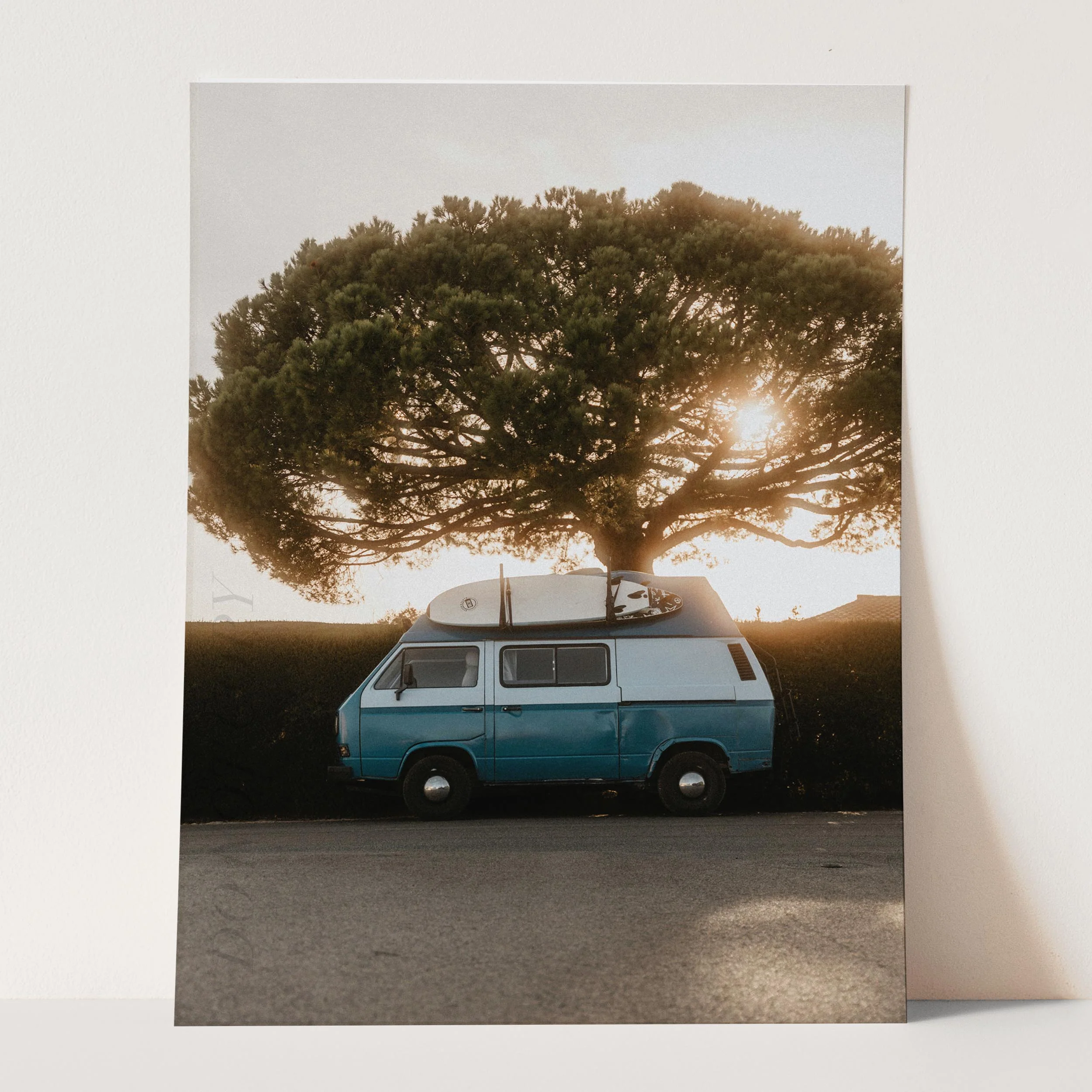 Old Van With Surfboard - Image 3
