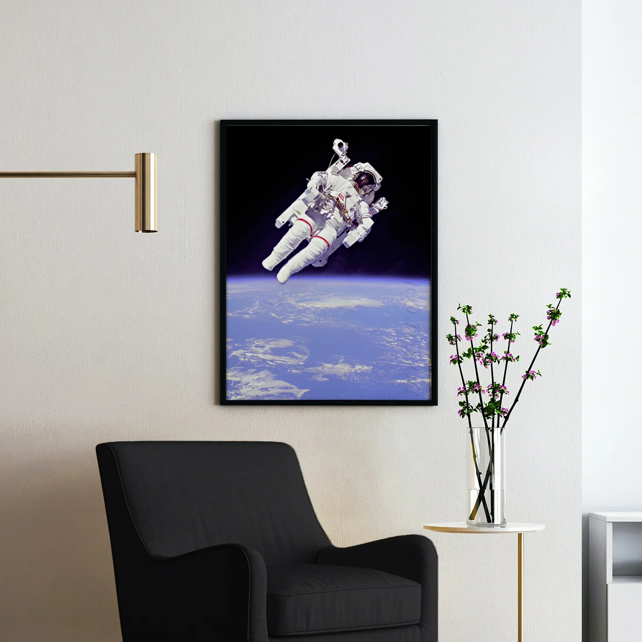 The First Untethered Spacewalk - Image 2